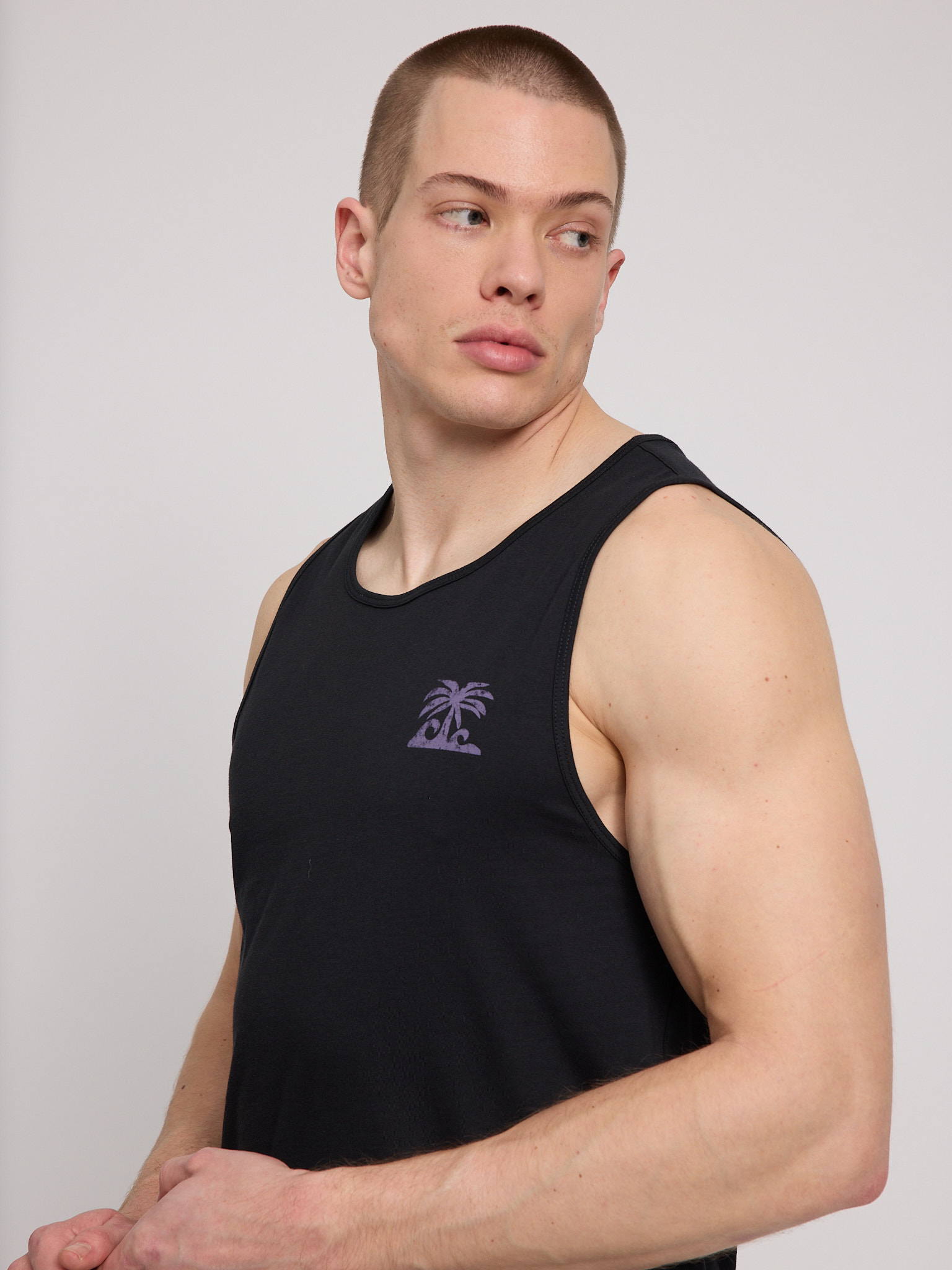 Schwarzes Tanktop mit Front- und Backprint aus Bio-Baumwolle von MAZINE.