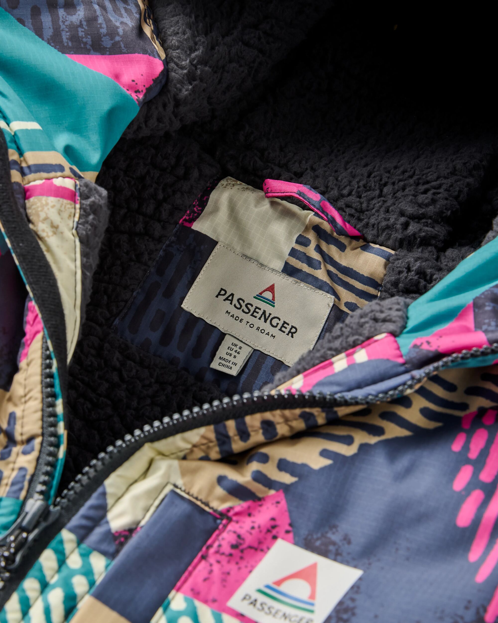 PASSENGER - WAVES Sherpa Gefütterter Surf-Poncho - Mosaic Mountain Charcoal