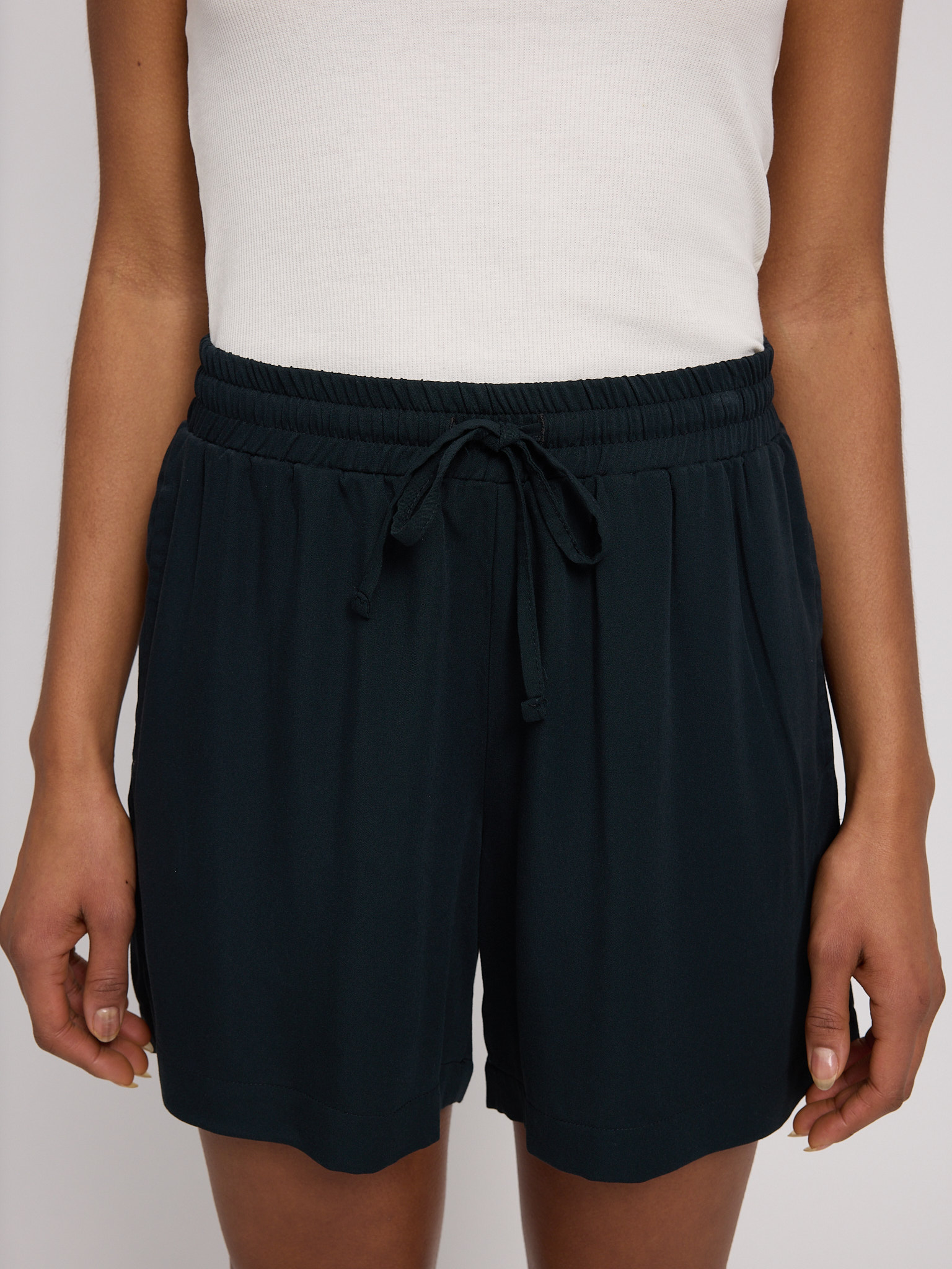 MAZINE - BORI DRAWSTRING ECOVERO SHORTS Hose black