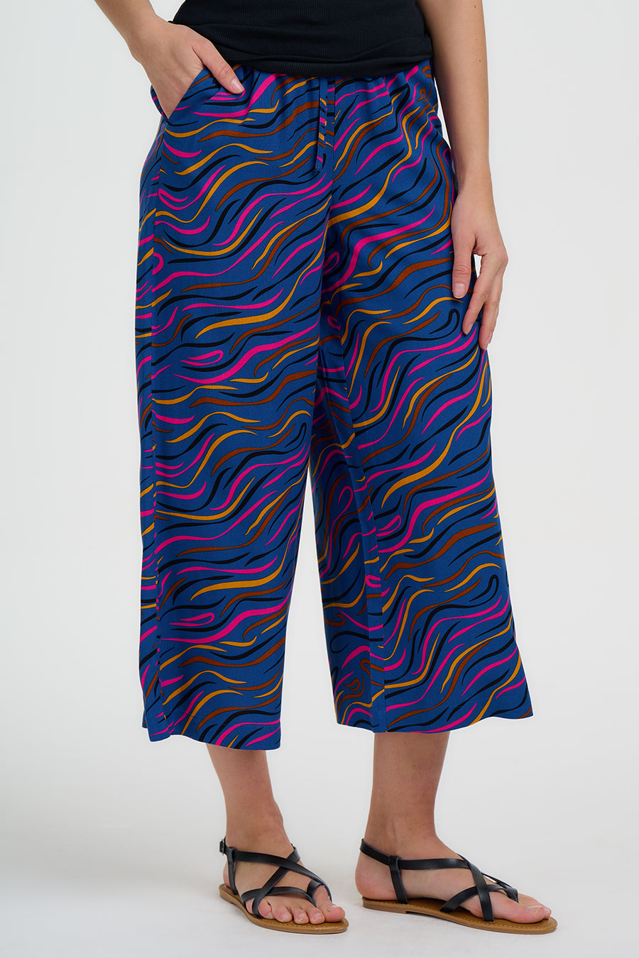 SUGARHILL BRIGHTON - AMEERA CROPPED WIDE LEG TROUSERS Ecovero Hose bright navy jazz waves