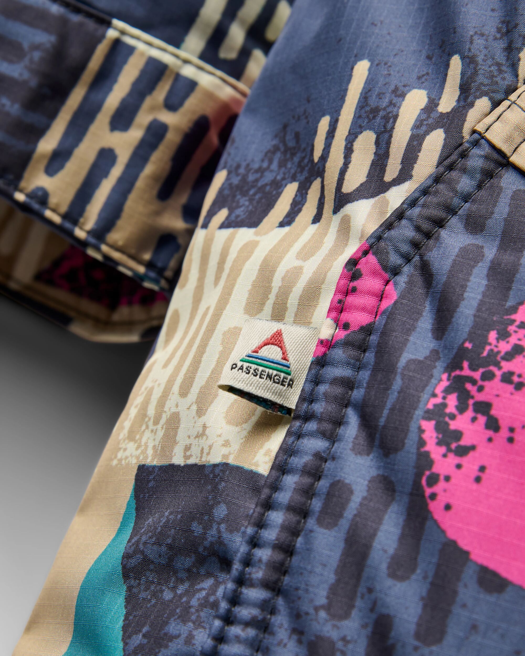 PASSENGER - WAVES Sherpa Gefütterter Surf-Poncho - Mosaic Mountain Charcoal