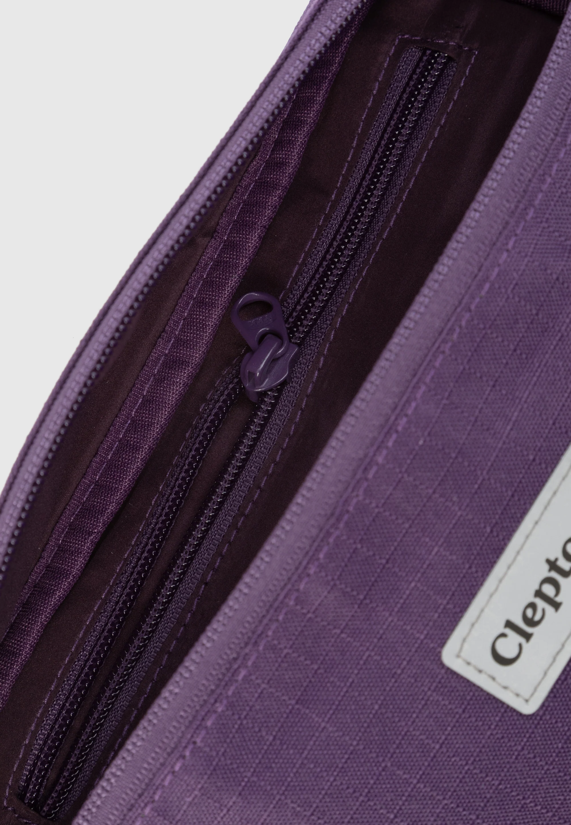 CLEPTOMANICX - TAP CLASSIC - Tasche  montana grape