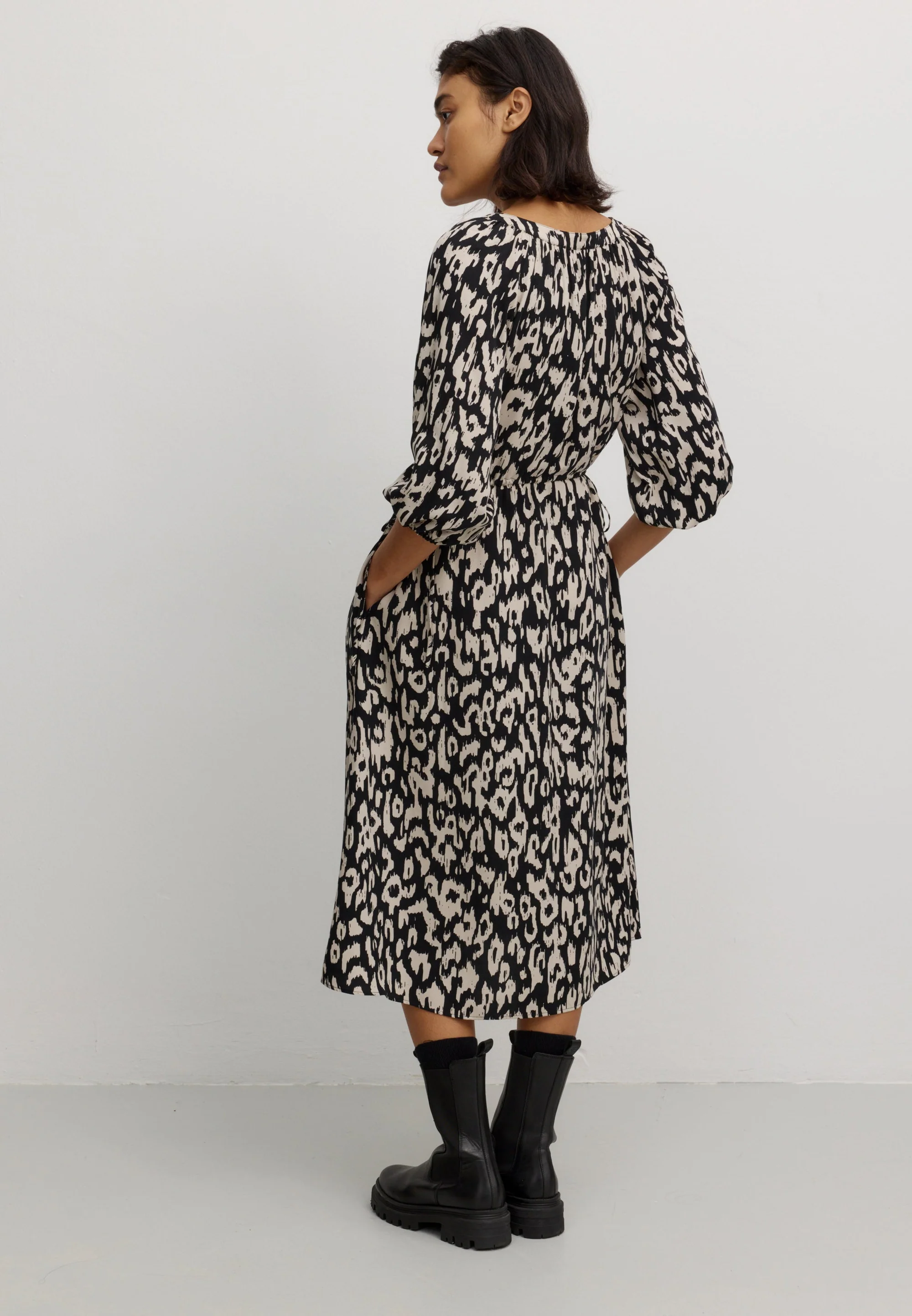 RECOLUTION - NEMESIA BLOT DRESS Ecovero Kleid - black