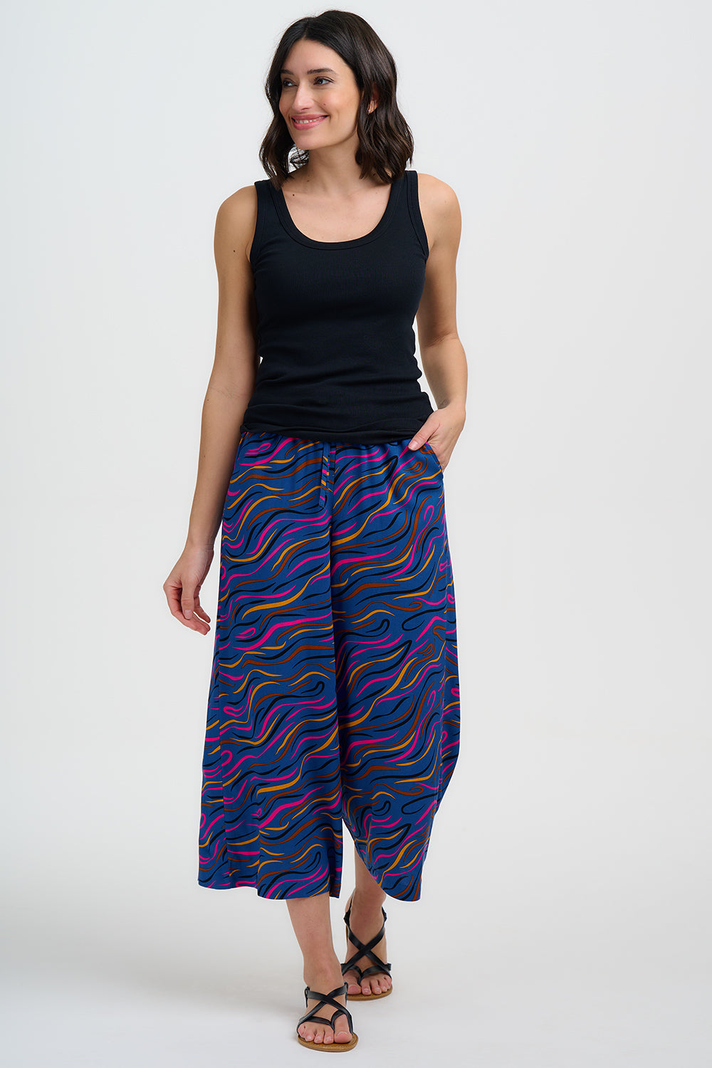 SUGARHILL BRIGHTON - AMEERA CROPPED WIDE LEG TROUSERS Ecovero Hose bright navy jazz waves