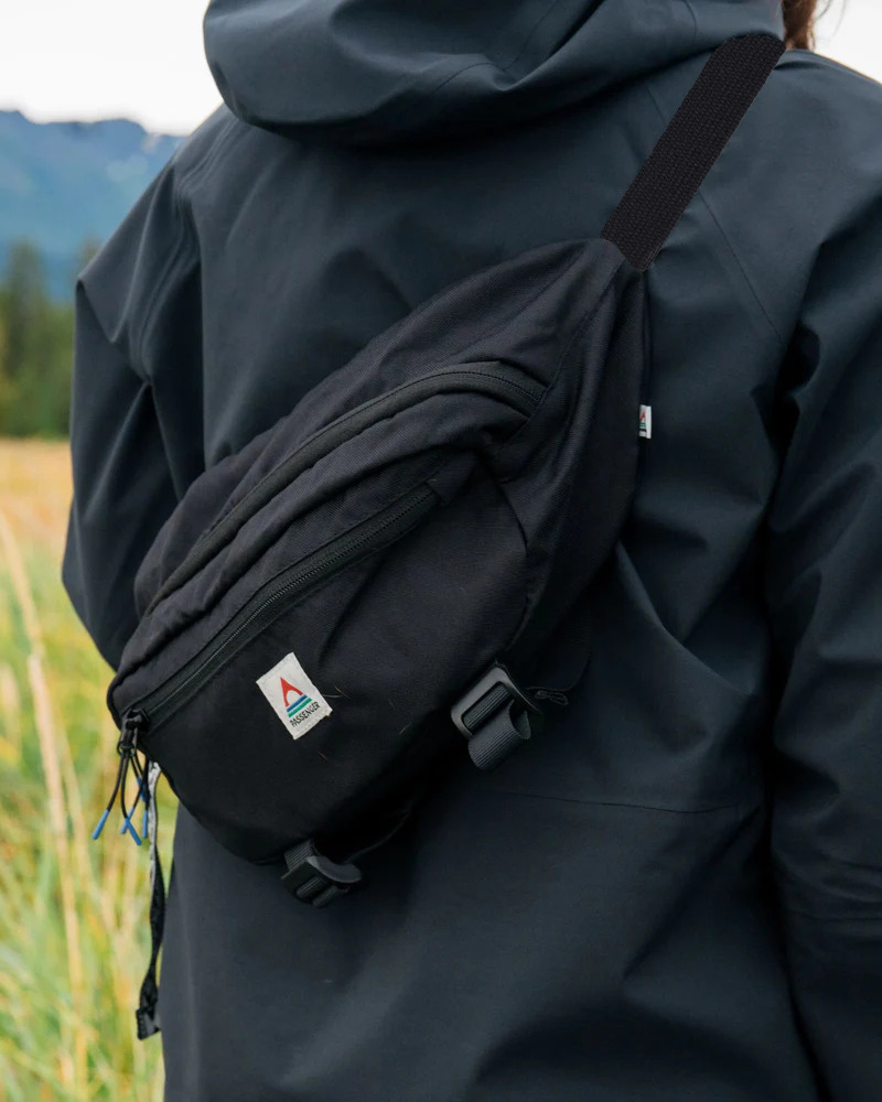 PASSENGER - BOONDOCKER recycelte Hüfttasche - black