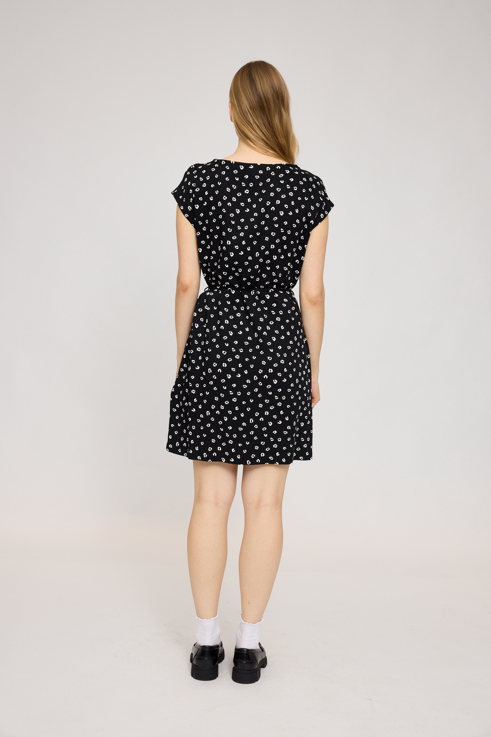 MAZINE - PRINTED SLEEVELESS DRESS MZDR4 Kleid blackMAZINE - PRINTED SLEEVELESS DRESS MZDR4 Kleid black