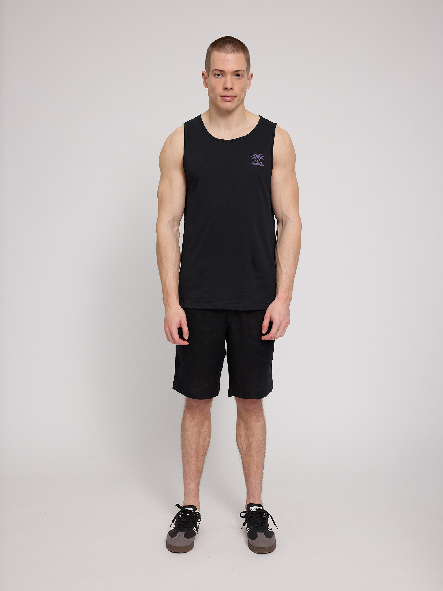 Schwarzes Tanktop mit Front- und Backprint aus Bio-Baumwolle von MAZINE.