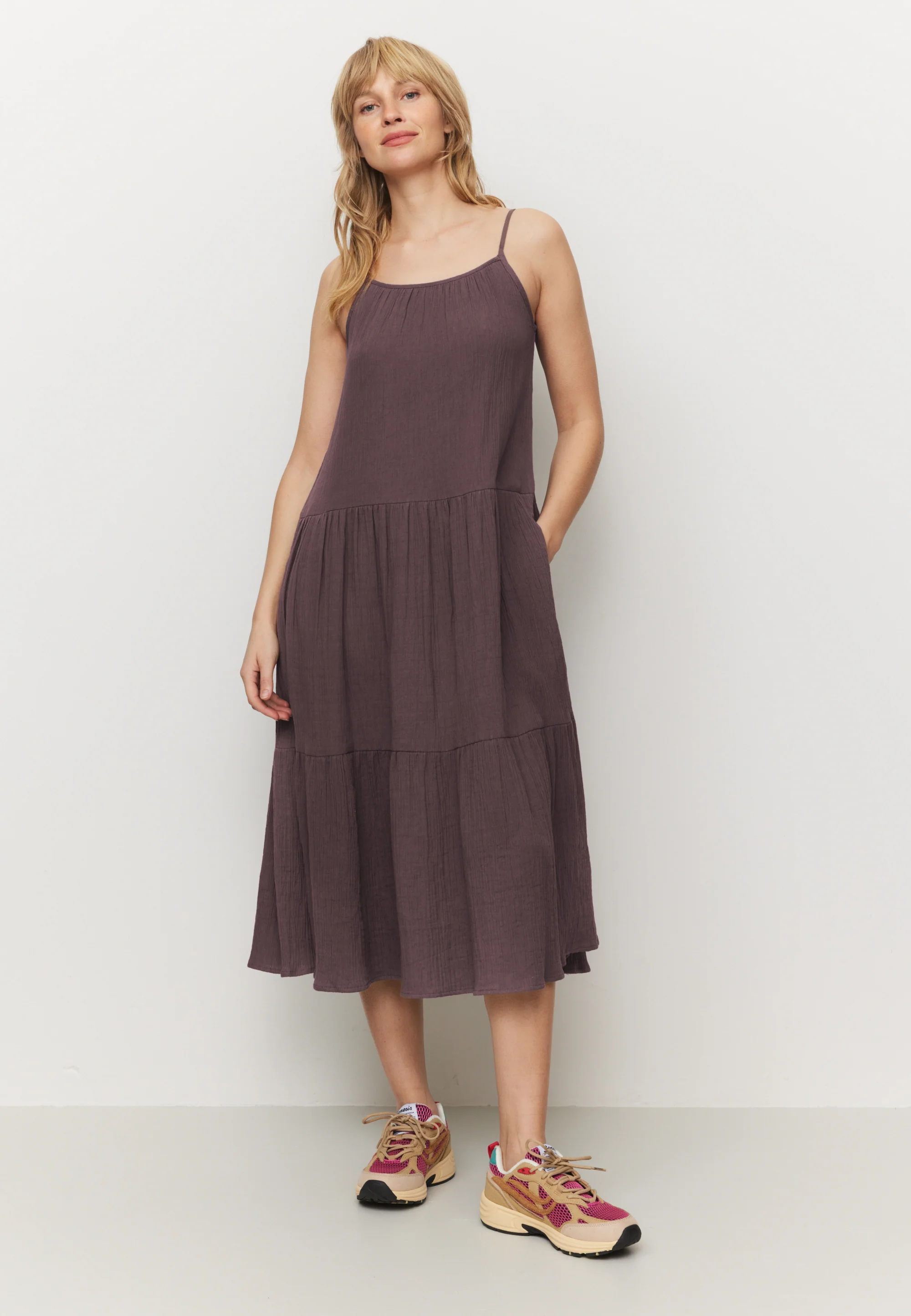 RECOLUTION - FELICIA MUSSELIN DRESS GOTS Kleid mystic grape