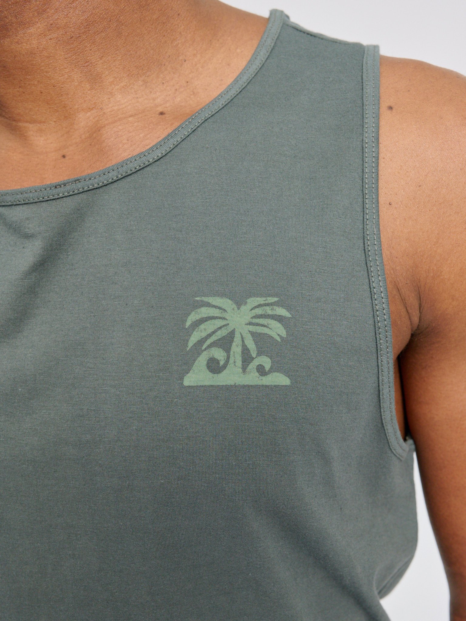 MAZINE - FELIX BACKPRINT TANKTOP GOTS Shirt bottle palm